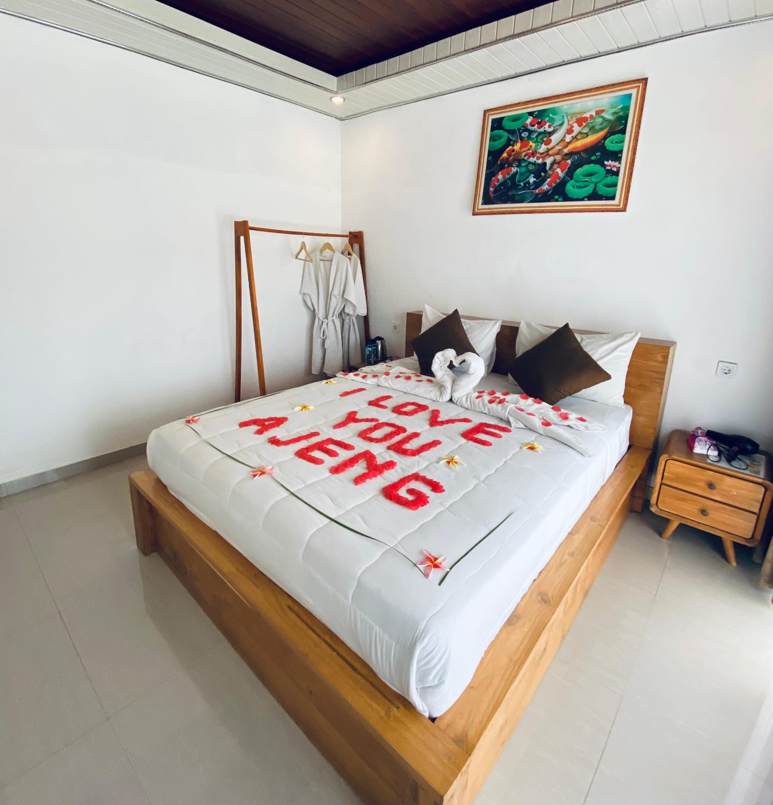request room isi bunga